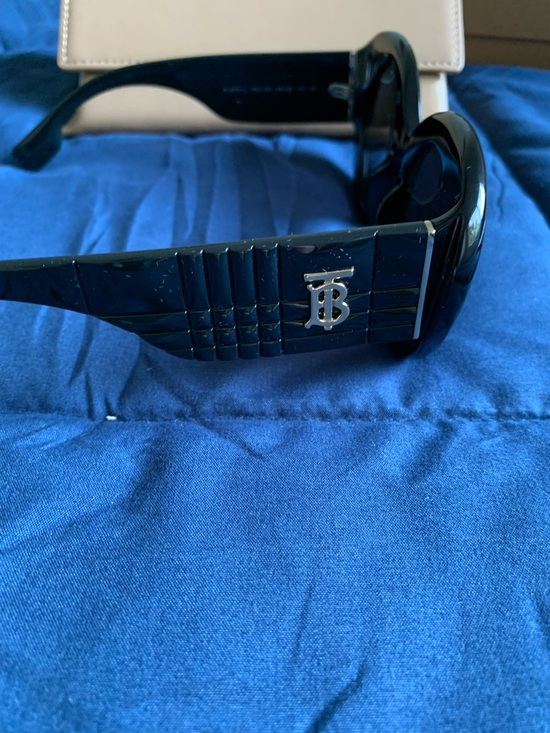 Burberry Black Oval Margot Sunglasses NWT - Picture 5 of 7
